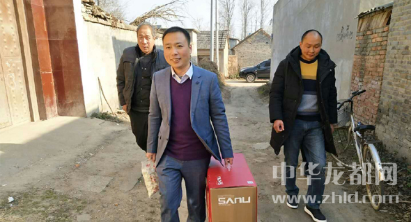 駐村第一書記用稿費(fèi)買餃子送貧困戶過冬至